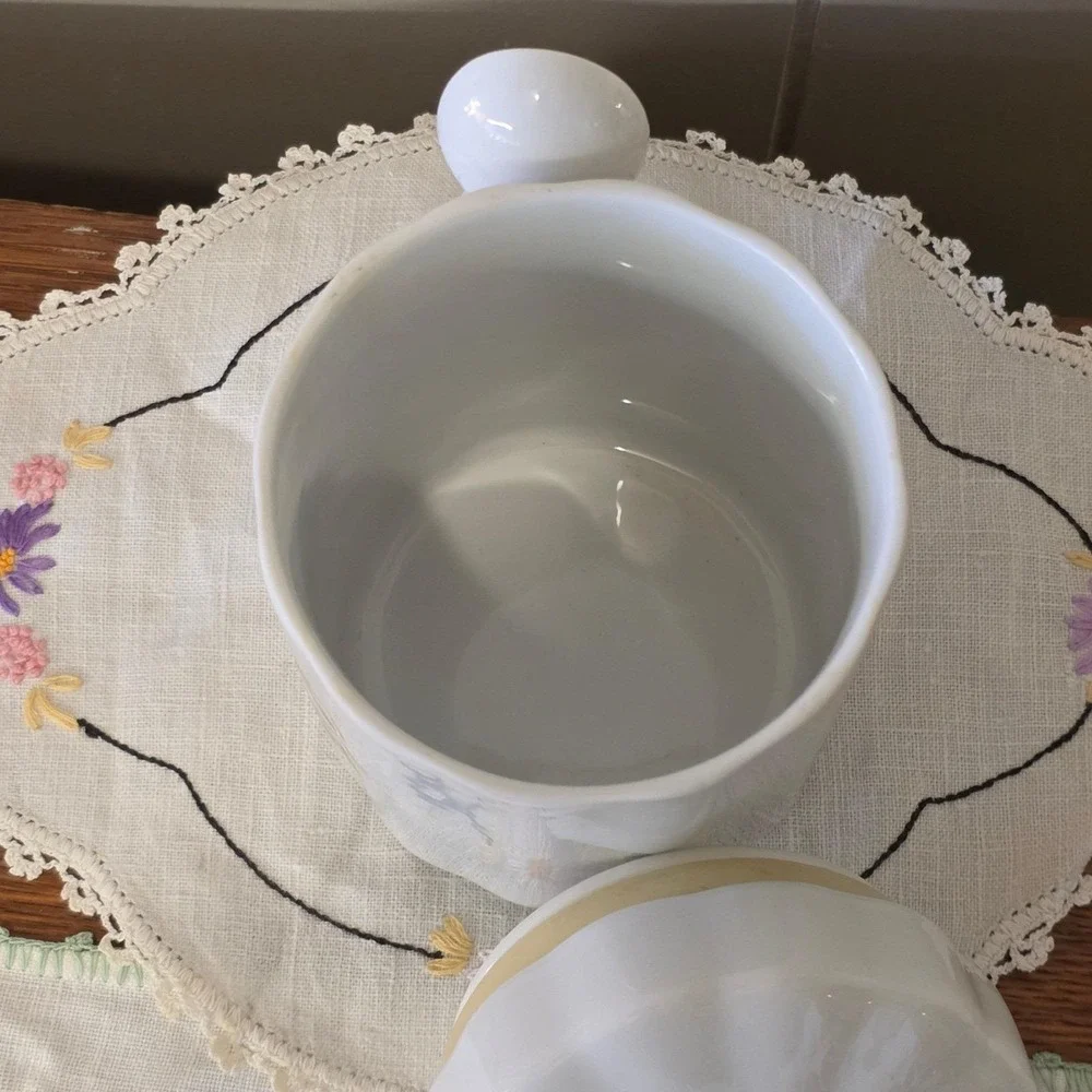 CLEARANCE 💲6️⃣ Porcelain Tea Jar‎ Spoon Floral Design Lidded Container Feminine